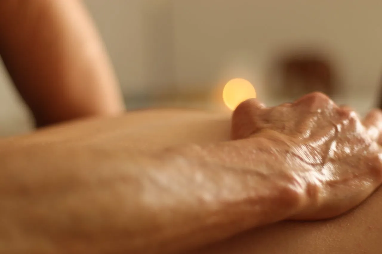 Lomi Lomi Massage